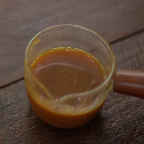 bánh mì kẹp chuối caramel thơm lừng