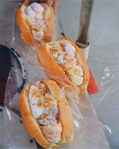 Bánh mì kẹp kem nóng giòn với nhân kem mát lạnh