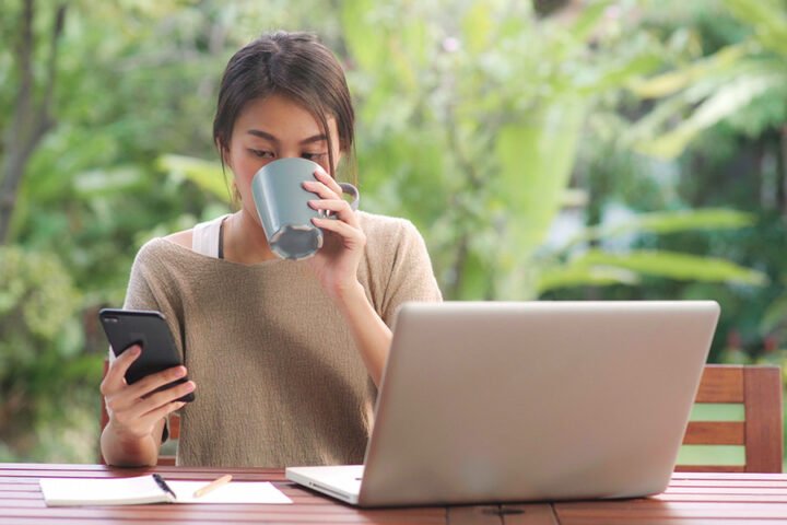 Bánh mì kẹp trứng thịt và rau xanh cung cấp năng lượng ổn định cho sĩ tử đi thi