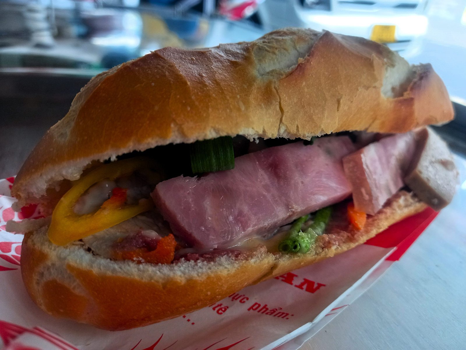 Bánh mì Lương Phan đang được chuẩn bị