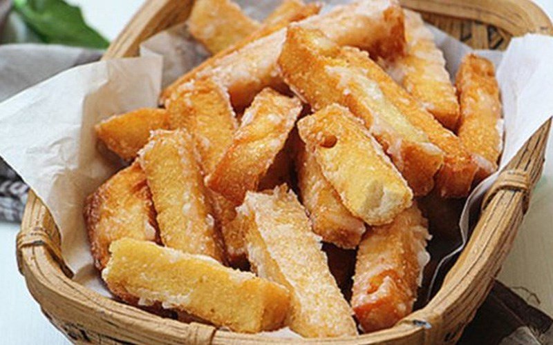 Bánh mì ngào đường giòn rụm, món ăn vặt từ bánh mì cũ