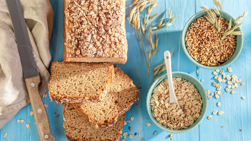 Bánh mì nguyên hạt với hàm lượng chất xơ cao, ảnh hưởng đến 50g bánh mì bao nhiêu calo