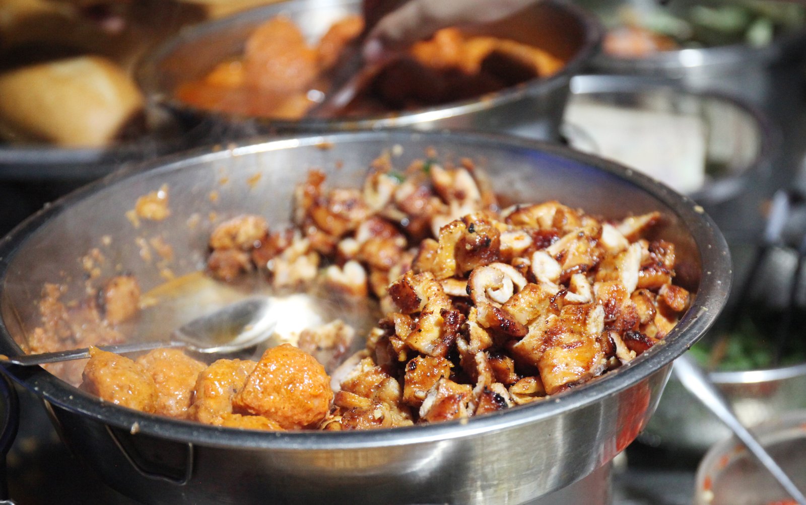 Bánh mì nhân thịt và chả, đặc sản Cần Thơ