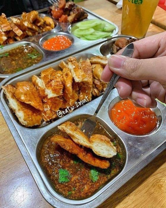Bánh mì nướng giòn rụm kết hợp xiên nướng
