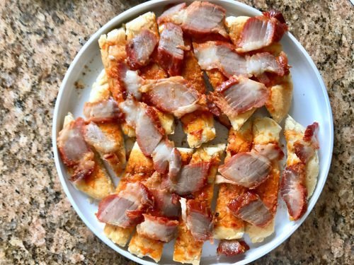 Bánh mì nướng muối ớt đã hoàn thành, bày ra đĩa