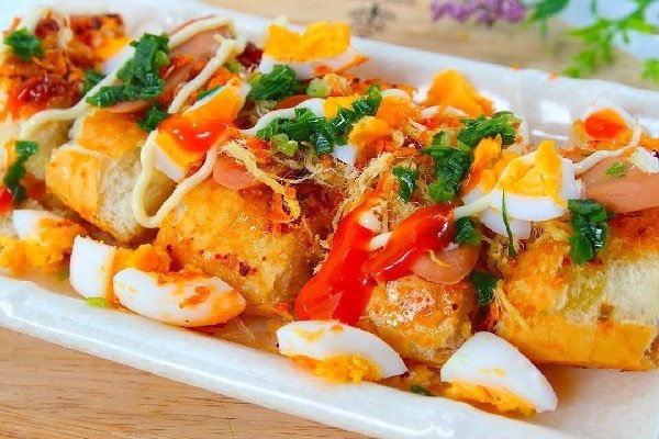 Bánh mì nướng muối ớt hấp dẫn với đa dạng topping