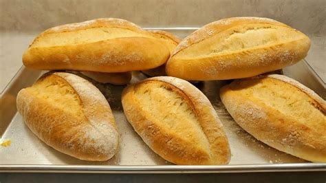 Bánh mì nướng vàng óng, sẵn sàng thưởng thức