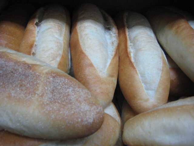 Bánh mì (ở một nhà hàng ở Queens)