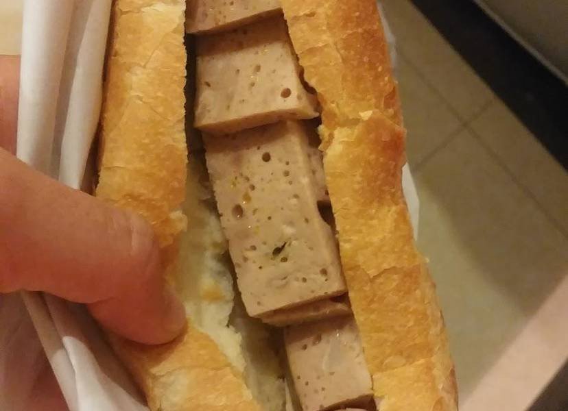 Bánh mì ông Tý Quang Trung với vẻ ngoài hấp dẫn, mời gọi