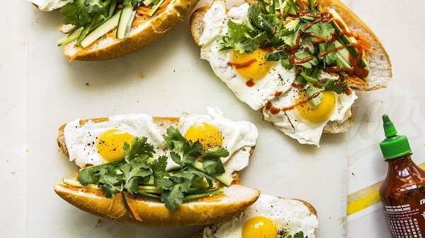 Bánh mì ốp la 2 trứng thơm ngon