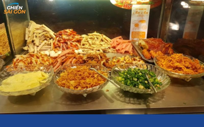 Bánh mì ốp la nóng hổi từ lò bánh mì An An Tân Phú