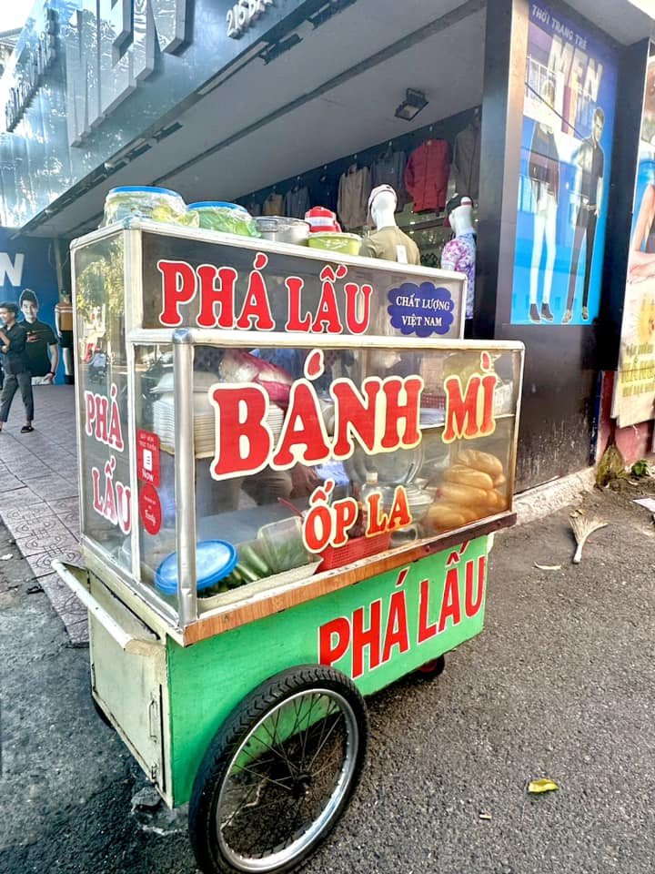 Bánh mì ốp la phá lấu Vũng Tàu hấp dẫn