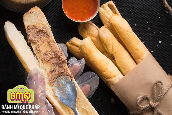 Bánh mì pate gan thơm béo