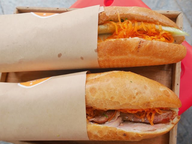 Bánh mì pate trứng và thịt nướng BBQ thơm lừng, hấp dẫn tại Bánh Mì 25 Hà Nội