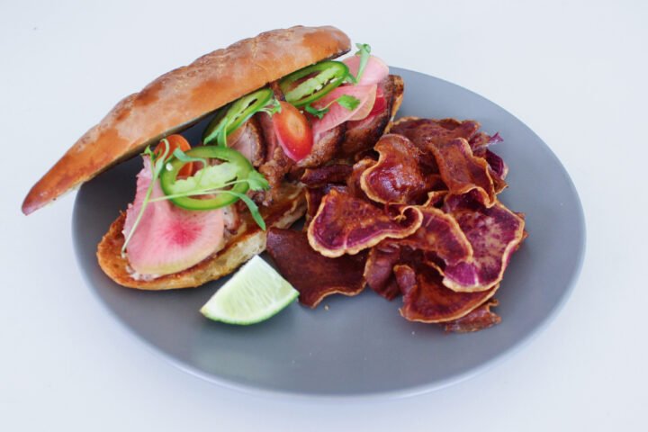 Bánh mì pate vịt đặc biệt với gan vịt tự làm và khoai lang tím chiên giòn