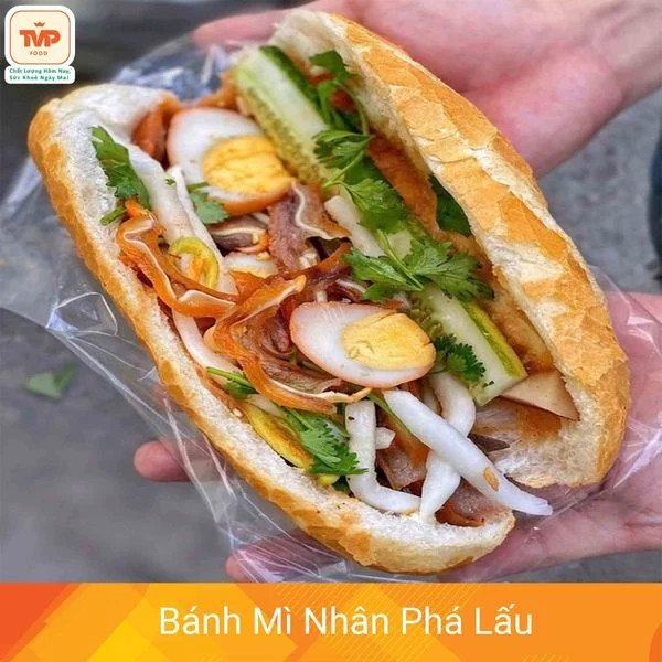 Bánh mì phá lấu đậm đà hương vị truyền thống của ẩm thực đường phố Sài Gòn