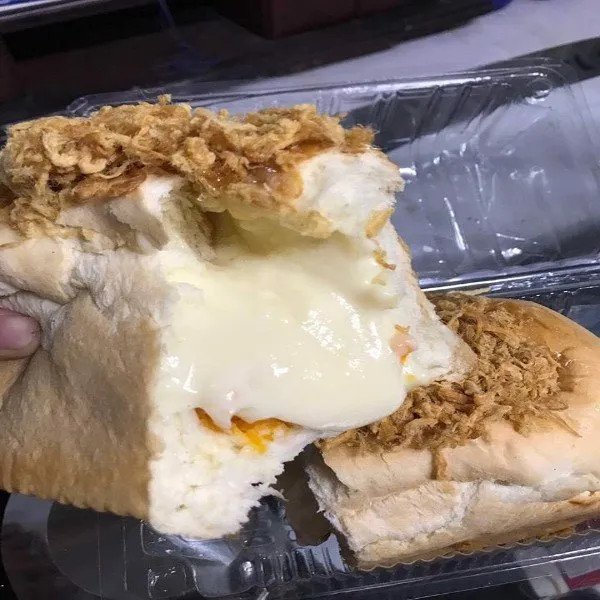 Bánh mì phô mai tan chảy Homemade với trứng muối và chà bông