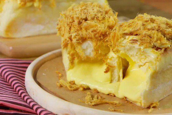 Bánh mì phô mai tan chảy với lớp phô mai béo ngậy hấp dẫn