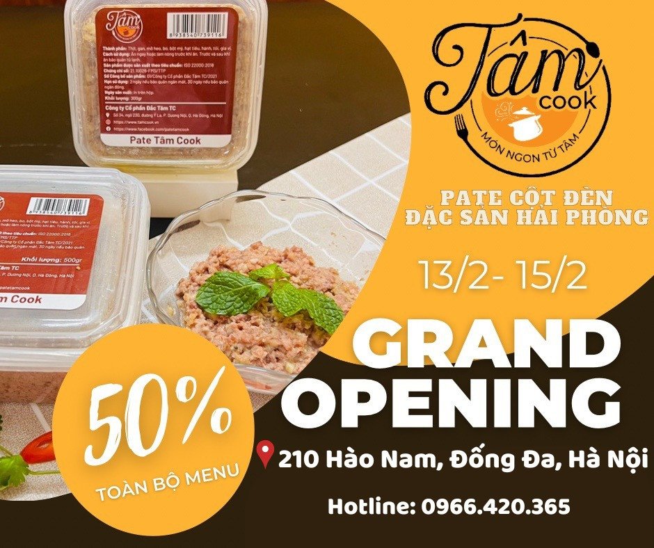 Bánh mì que Hải Phòng nóng giòn chuẩn vị đất cảng tại một cửa hàng ở Đống Đa