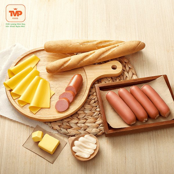 Bánh mì que và nhân xúc xích chiên, món ngon dễ làm