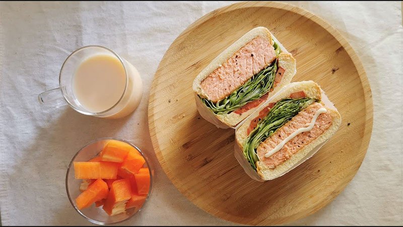 Bánh mì sandwich cá hồi ngon bổ dưỡng