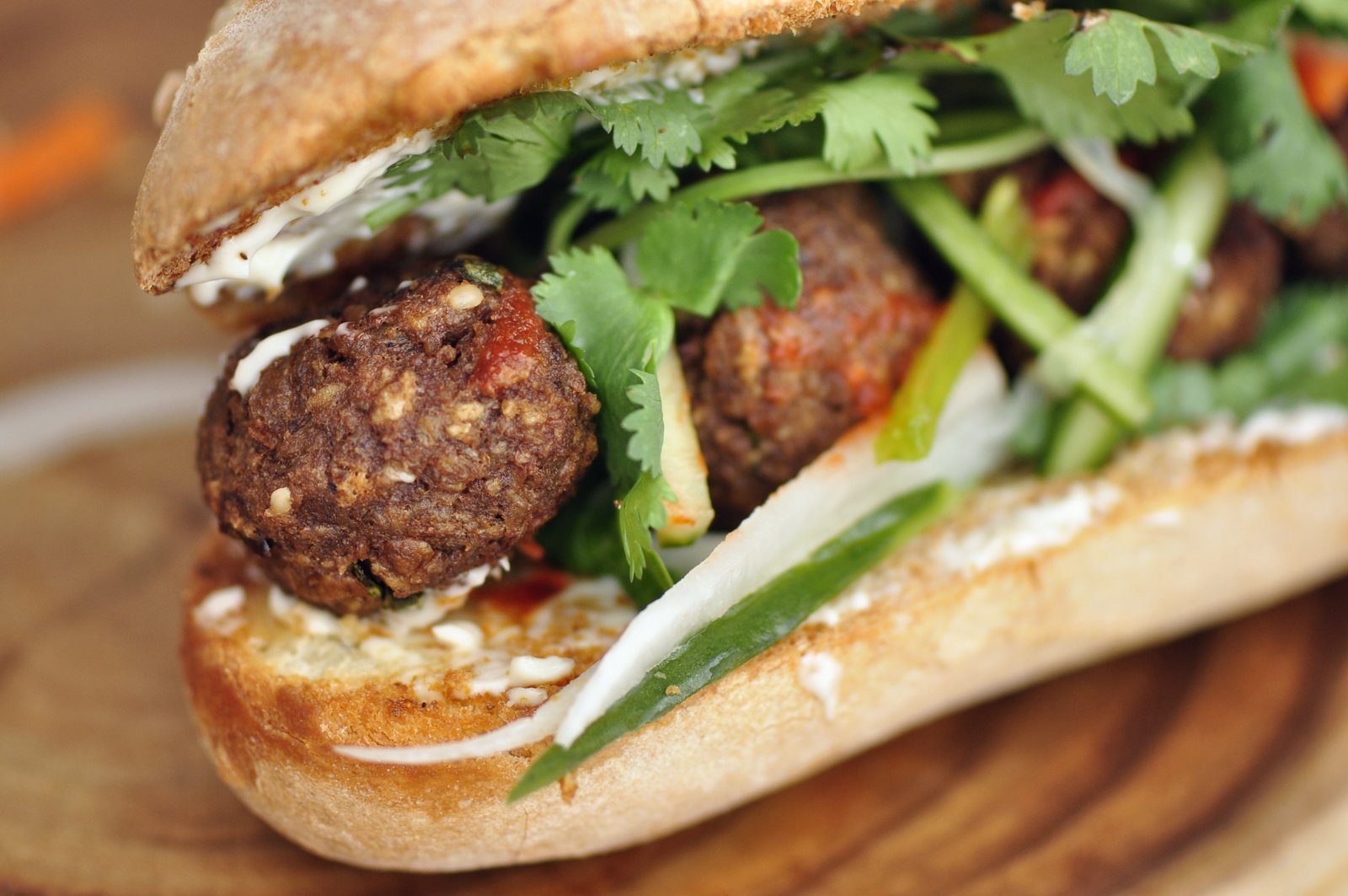 Bánh mì sandwich chay cắt đôi