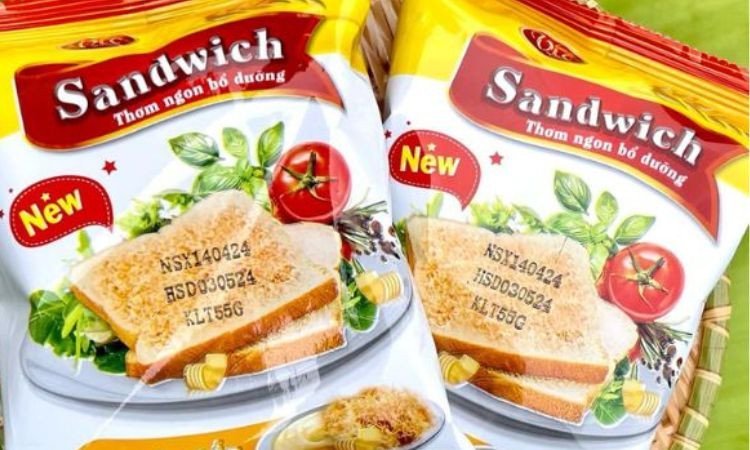 Bánh mì sandwich ruốc Việt Lê đậm đà, nhỏ gọn và tiện lợi mang theo