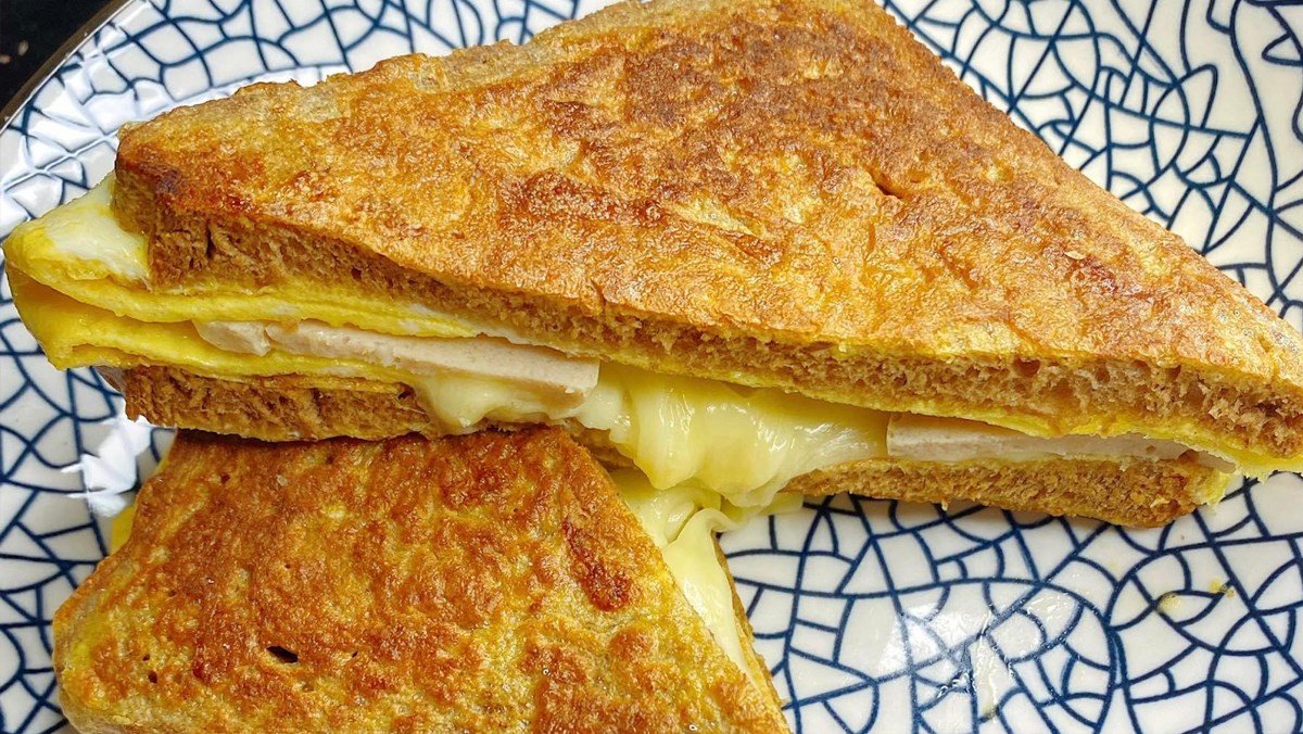 Bánh mì sandwich tam giác kẹp trứng phô mai đơn giản