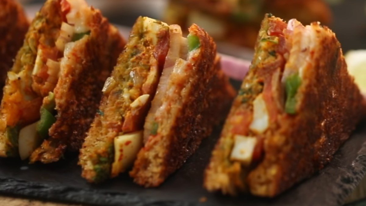 Bánh mì sandwich tam giác trứng cà ri Ấn Độ thơm lừng