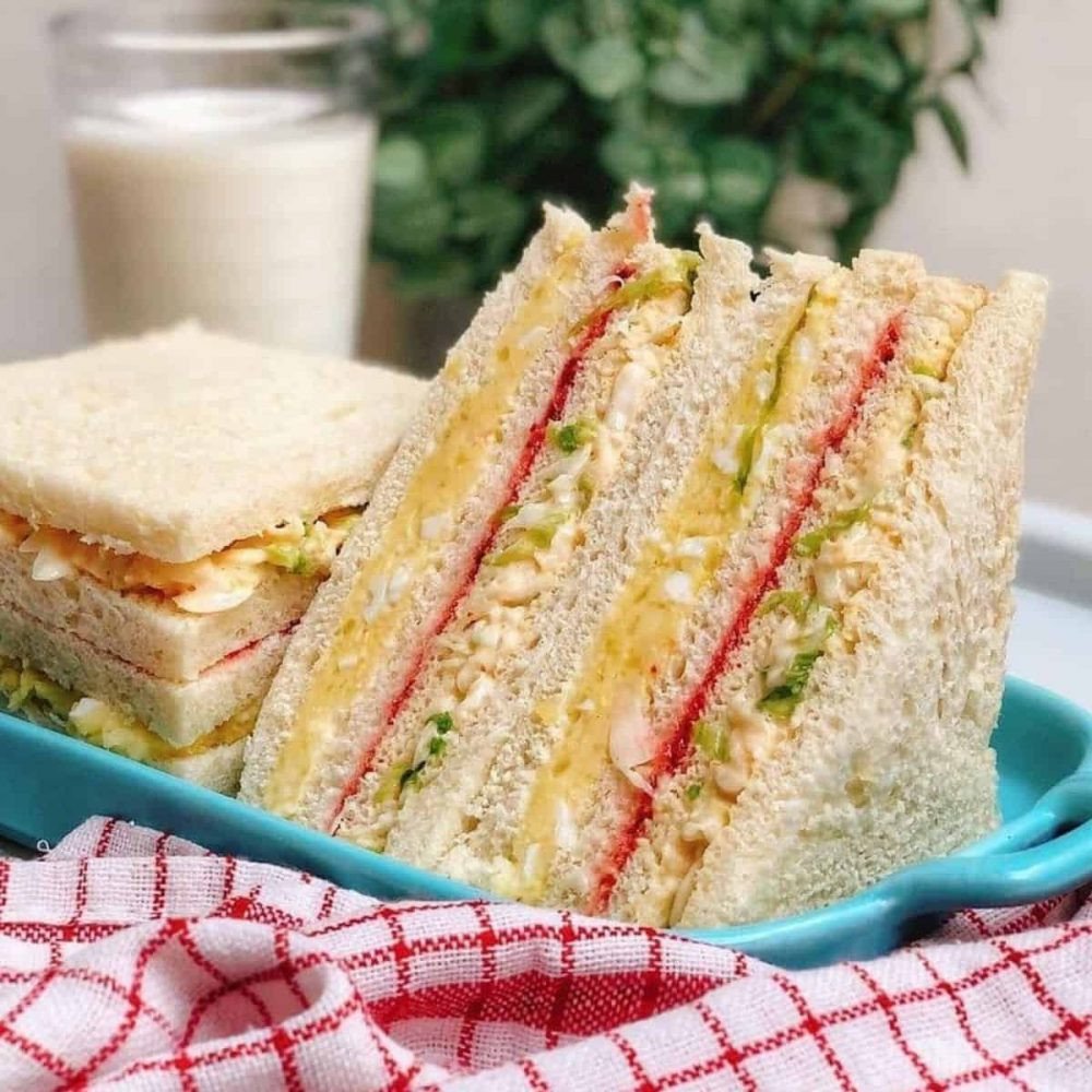 Bánh mì sandwich trong chế độ ăn hàng ngày