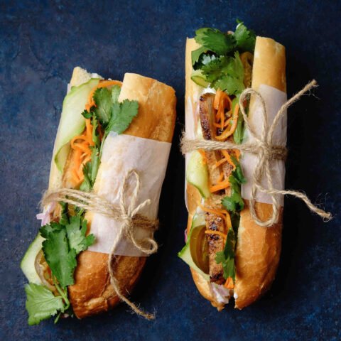 Bánh mì sốt bơ trứng vàng óng ả