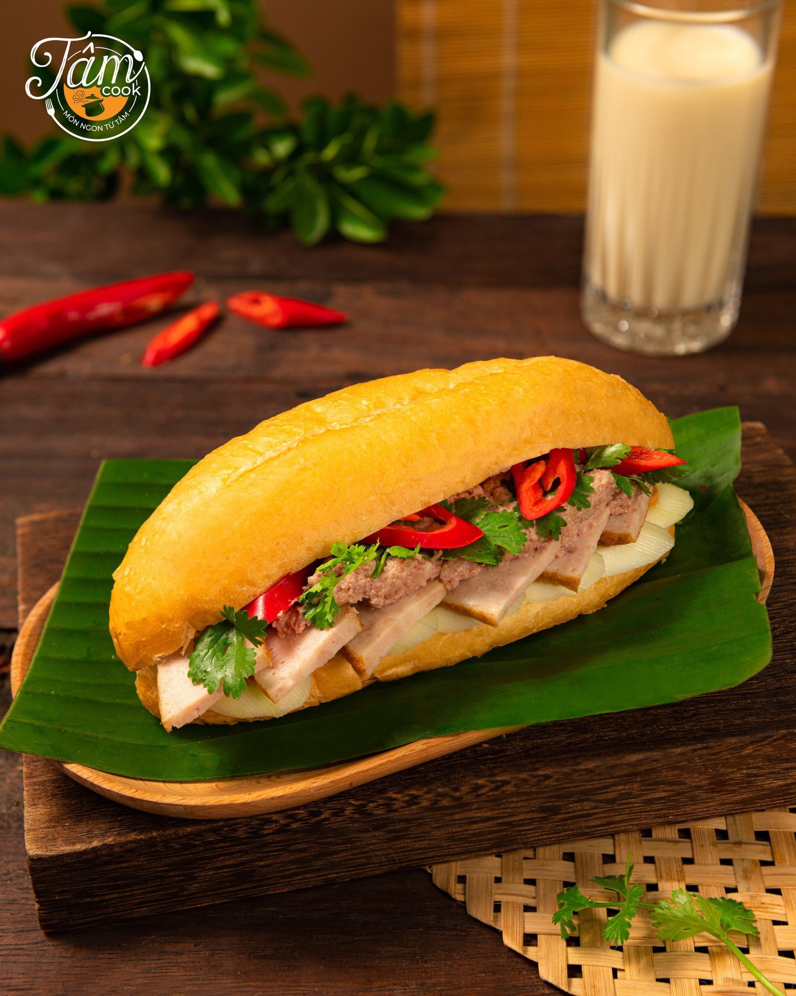 Bánh mì Tâm Cook chả nóng kèm ruốc bông xốp