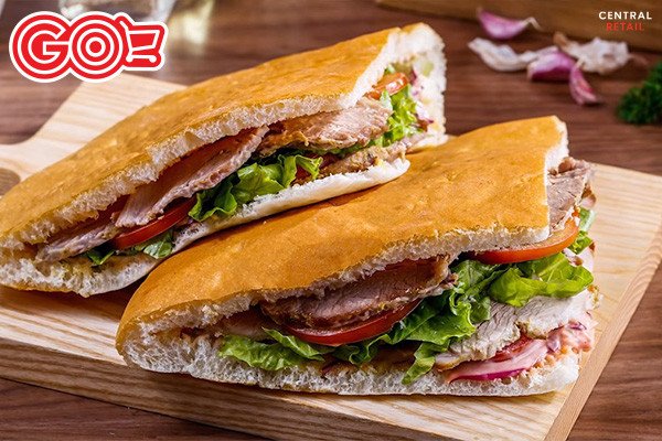 Bánh mì tam giác kẹp thịt heo nướng thơm lừng