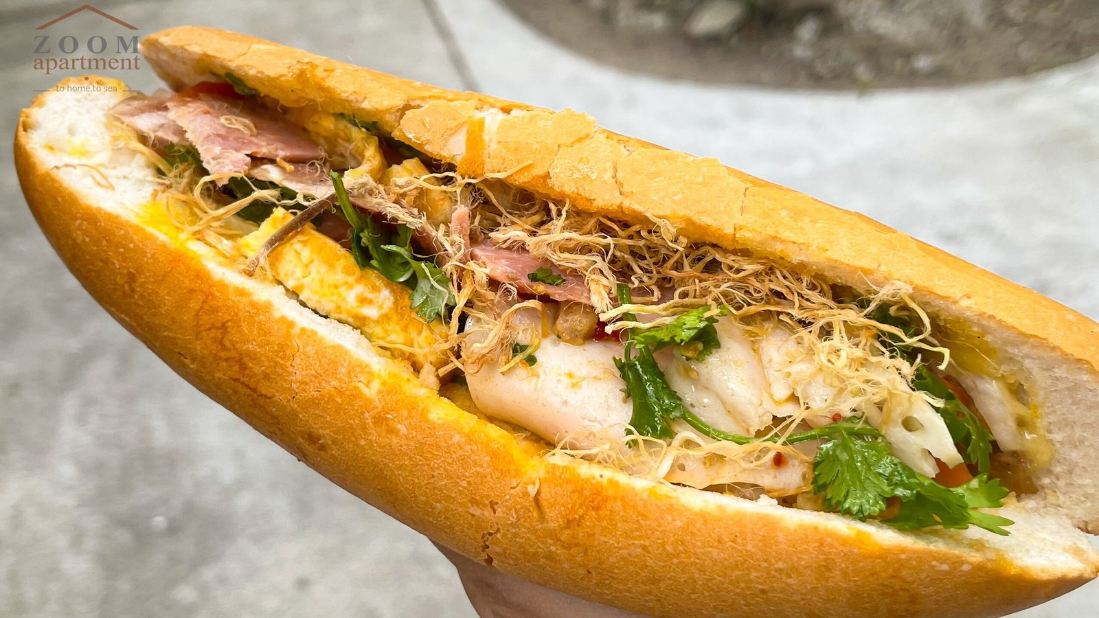 Bánh mì thập cẩm tại quán không tên Đặng Tất
