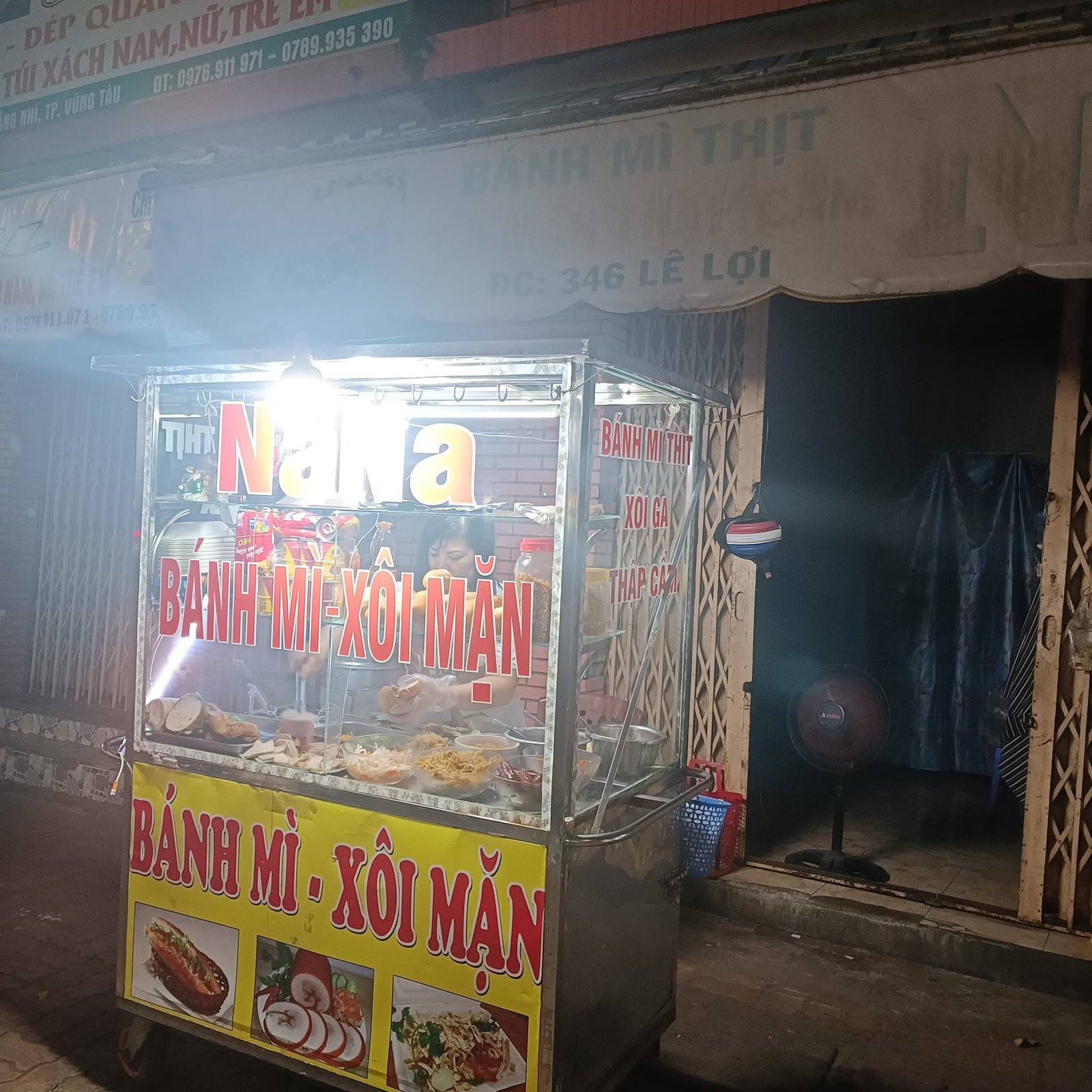 Bánh mì thịt Vũng Tàu đầy ắp topping