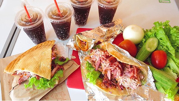 Bánh mì Thổ Nhĩ Kỳ nóng giòn với xốt mayonnaise