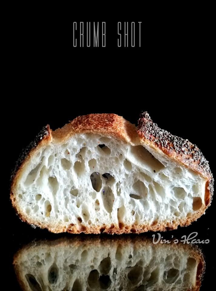 Bánh mì tiếng Anh đọc sao - lát cắt bánh mì sourdough.