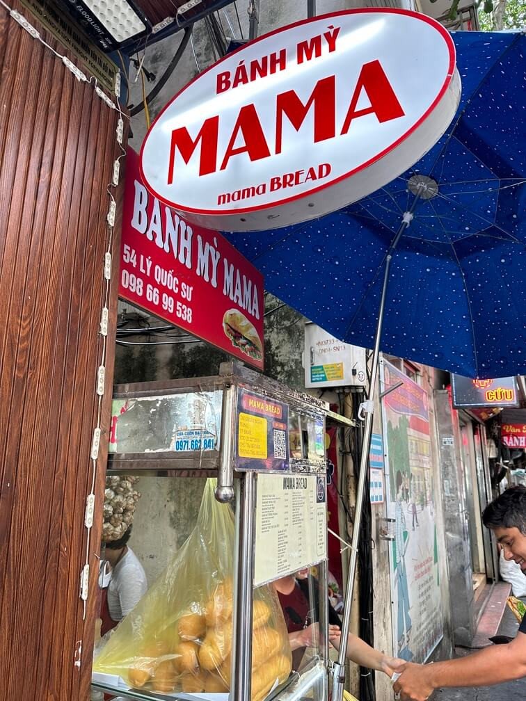 Bánh mì tổng hợp tại Bánh Mỳ Mama