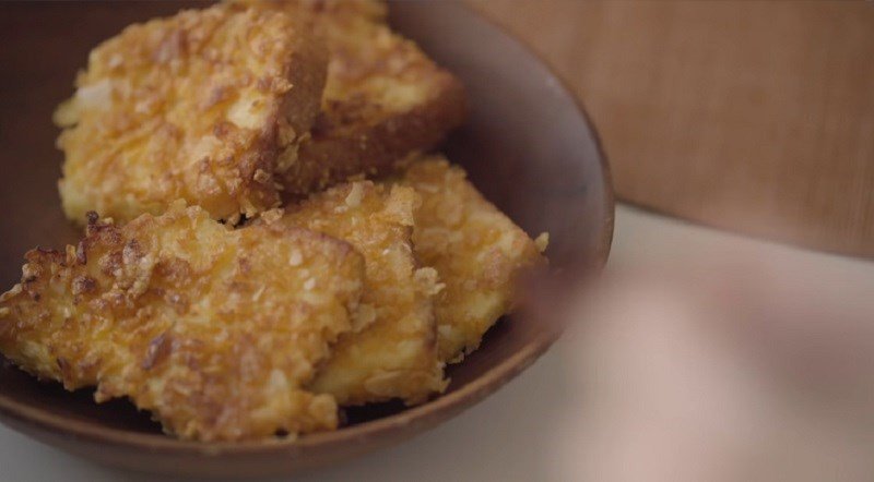 Bánh mì trắng tẩm trứng chiên