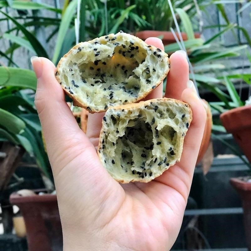 Bánh mì tròn Hàn Quốc mè đen thành phẩm sẵn sàng thưởng thức