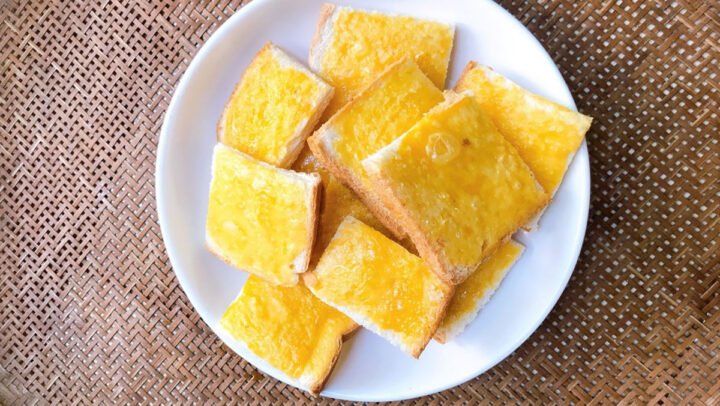 Bánh mì trứng nướng vàng ươm, hấp dẫn sau khi nướng