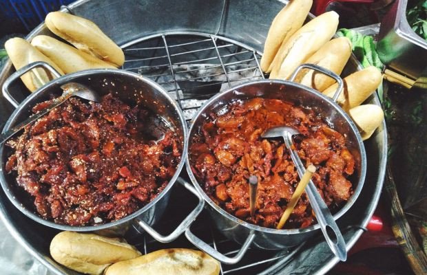 Bánh mì Trường Tiền Huế, món ăn đường phố nổi tiếng