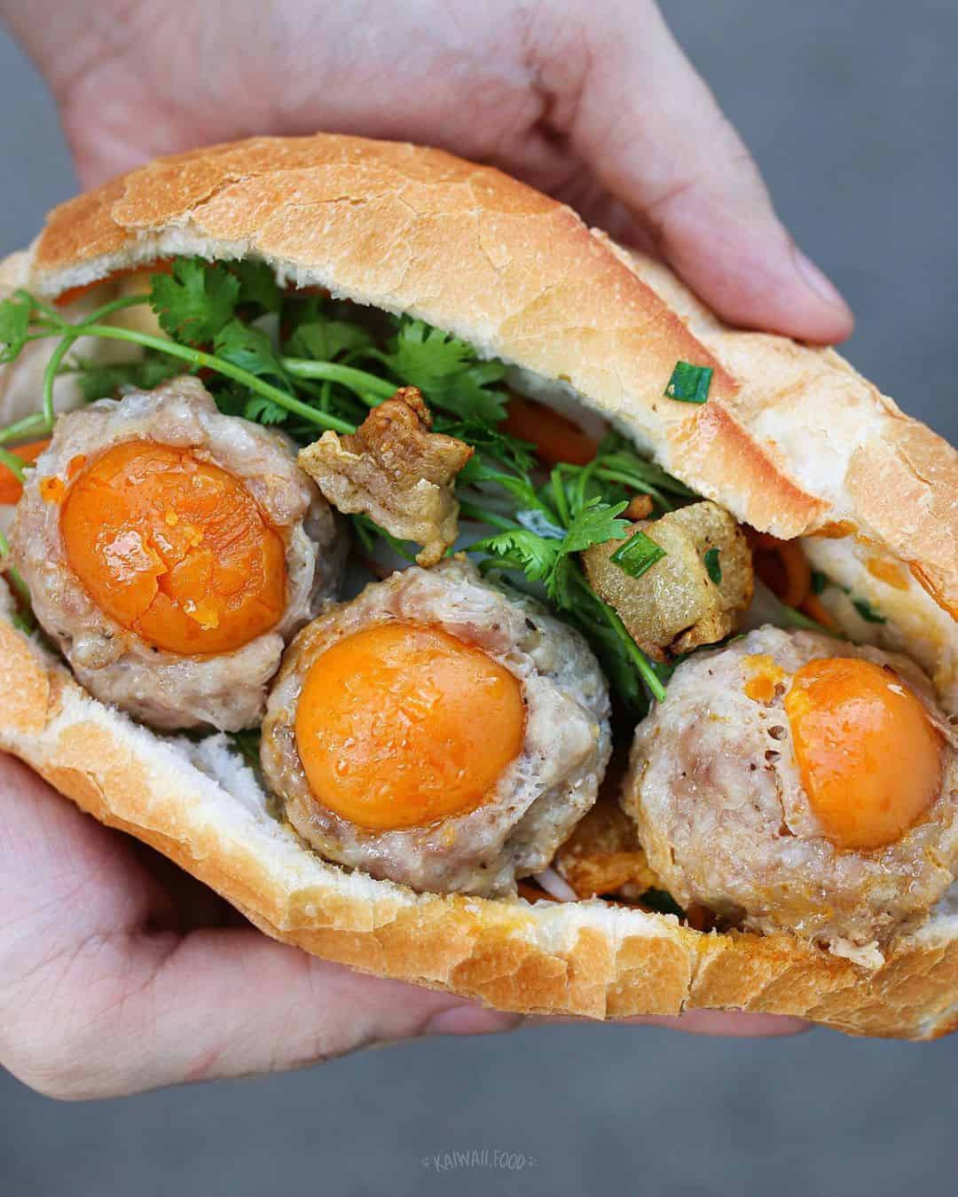 Bánh mì xíu mại cầm tay