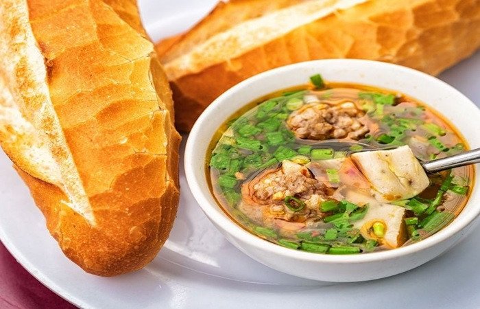 Bánh mì Xíu Mại Dì Liên Quận 8 - một trong các tiệm bánh mì ngon nhất Sài Gòn