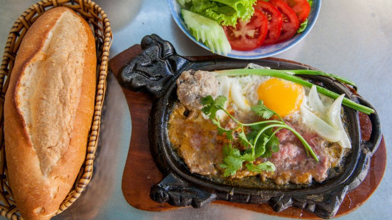 Bánh mì xíu mại Không Tên - Đồ Chiểu được đánh giá cao về sự chỉn chu và hương vị thơm ngon