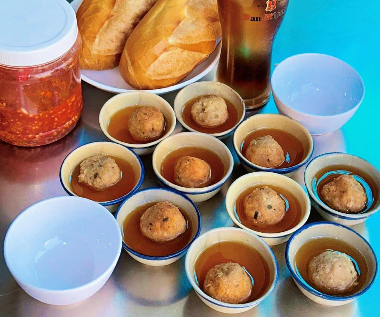 Bánh mì xíu mại Nhật Ký với hương vị thơm ngon đã thu hút rất nhiều thực khách