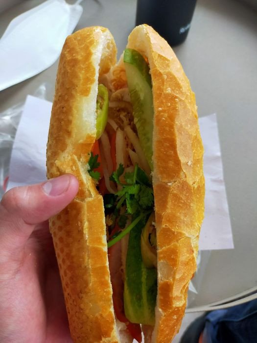 Bánh mì xíu mại với nước sốt đặc trưng tại tiệm Kim Sơn - Bánh Mì &amp; Xôi, quận 8