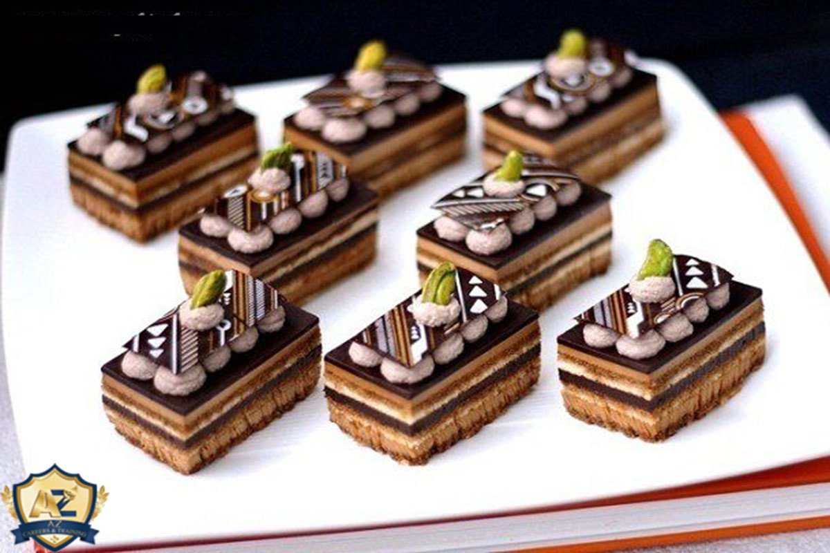 Bánh Opera với hương vị hòa trộn cuốn hút giữa kem và sô cô la