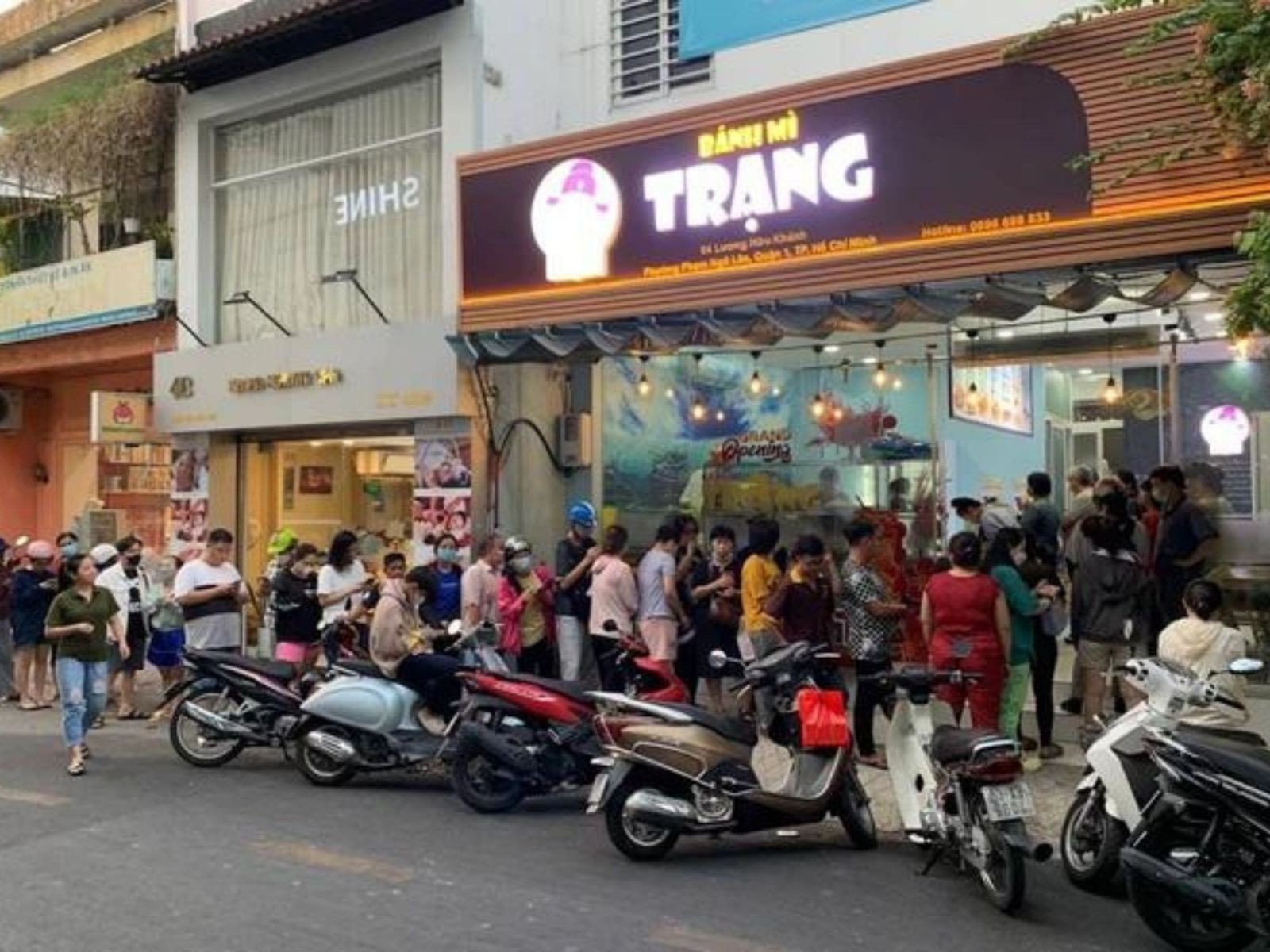 Biển hiệu bánh mì Trạng, điểm đến ẩm thực sáng tạo tại Sài Gòn