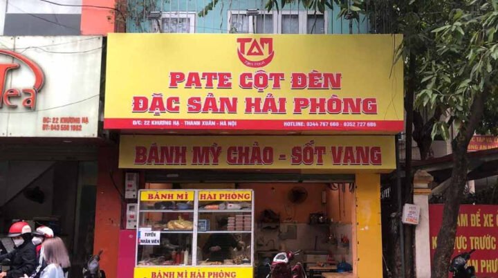 Biển hiệu bánh mì với thiết kế cổ điển, font chữ mềm mại và tông màu ấm áp